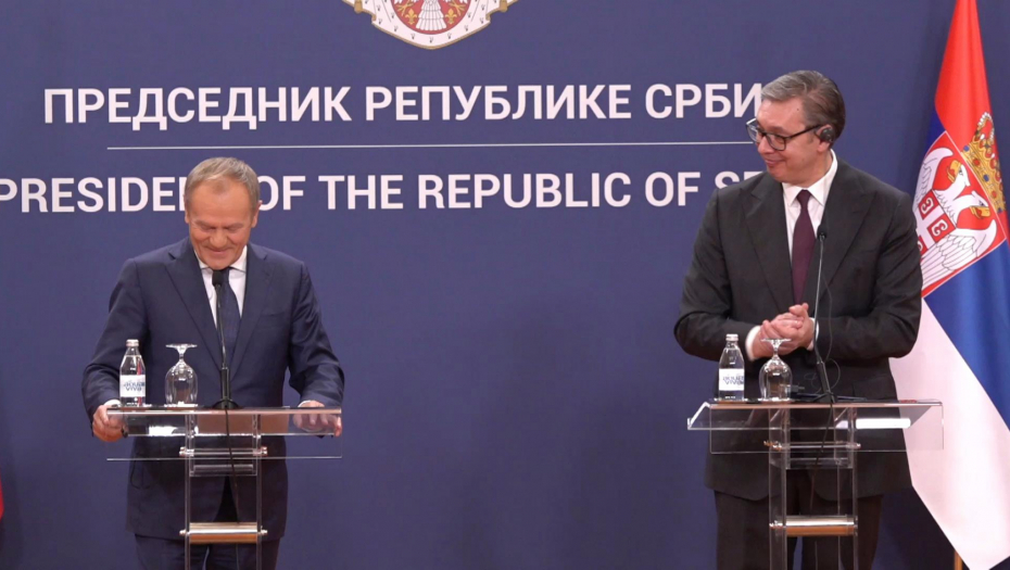 POLJSKA PODRŽAVA EVROPSKI PUT SRBIJE, BEZ SRBIJE EU NIJE KOMPLETNA Poljski premijer održao govor na srpskom, Vučić ga javno pohvalio