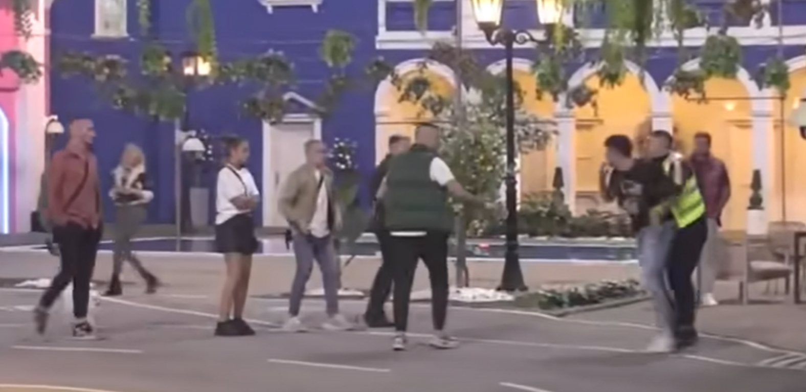 TERZA BEŽI IZ RIJALITIJA! Strašan sukob u Eliti, gađaju se kamenjem, hitna reakcija obezbeđenja!