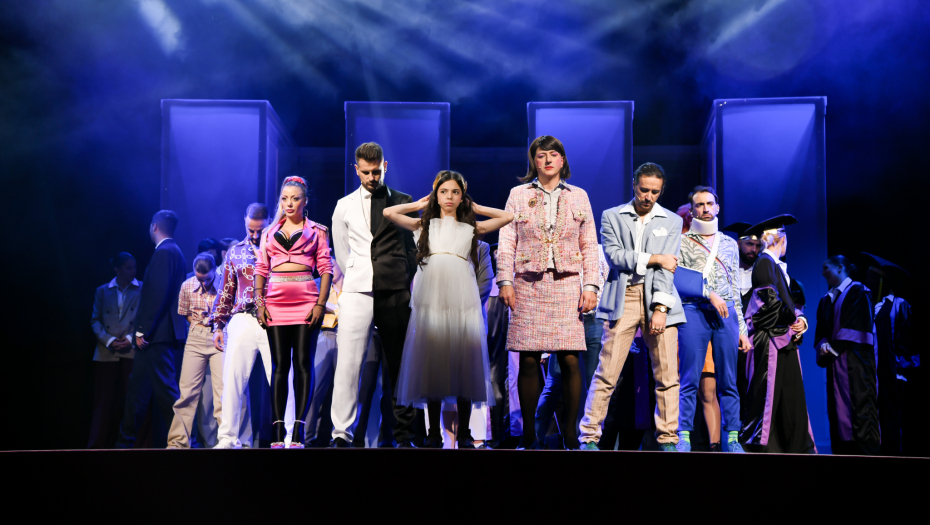 TEATAR ODEON PREDSTAVLJA MJUZIKL PO PESMAMA ’RIBLJE ČORBE’ Na scenariju predstave „Pogledaj dom svoj, anđele“ radio i Bora Đorđević!