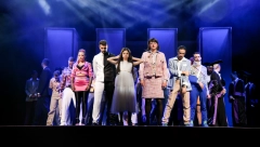 TEATAR ODEON PREDSTAVLJA MJUZIKL PO PESMAMA ’RIBLJE ČORBE’ Na scenariju predstave „Pogledaj dom svoj, anđele“ radio i Bora Đorđević!