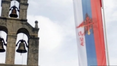 NOVA PROVOKACIJA ZA SRBE U CRNOJ GORI Oskrnavljena crkvena trobojka u porti hrama