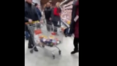 MUŠKARAC NOŽEM UBADAO LJUDE U SUPERMARKETU! Užas u Sankt Peterburgu, ima i povređenih!