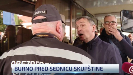 IŽIVLJAVALI SE NAD ŽENAMA, ĆUTA UDARIO RADNIKA OBEZBEĐENJA Opozicionari juče još jednom pokazali svoje nasilničko lice