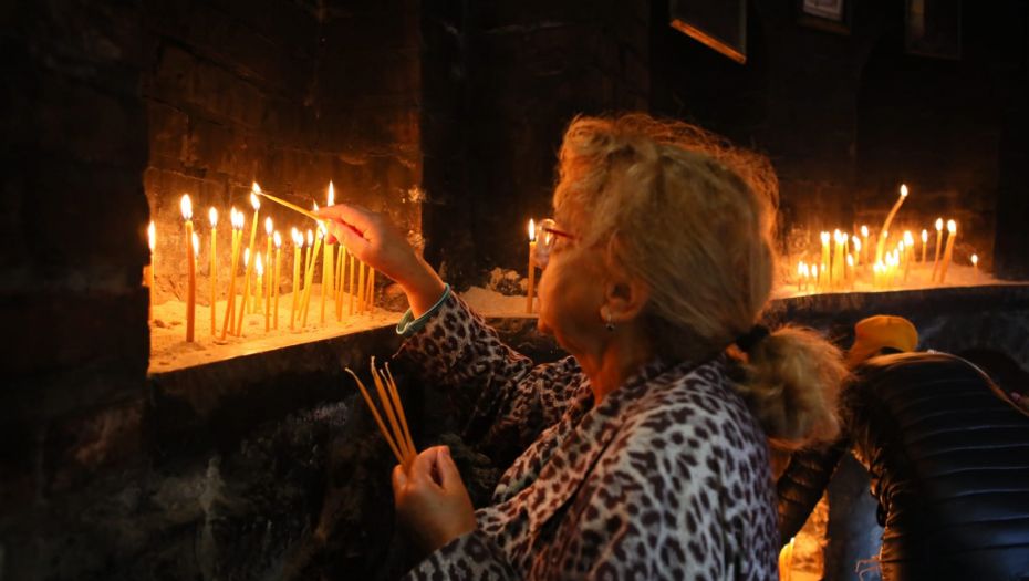 "OVDE SAM OD POLA 6, NIJE MI BILO TEŠKO DA ČEKAM" Vernici ispred crkve Ružice o prazniku Sveta Petka: Ovo je velika blagodat, mnogo mi znači, osećam neku smirenost
