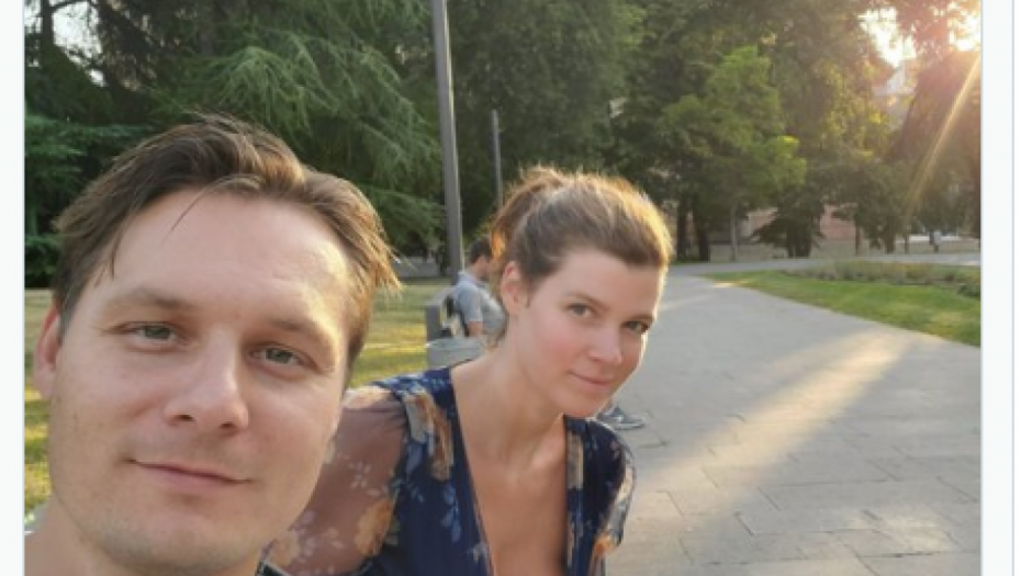 GLUPA KU*KO, POGLEDAJ SE U OGLEDALO! Muž naše glumice pobesneo, hitno se oglasio