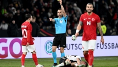 UEFA NE ZNA ŠTA ĆE OD BRUKE Čuvene fudbalske sudije uhapšene pred meč Lige šampiona, razlog je šokirao sve