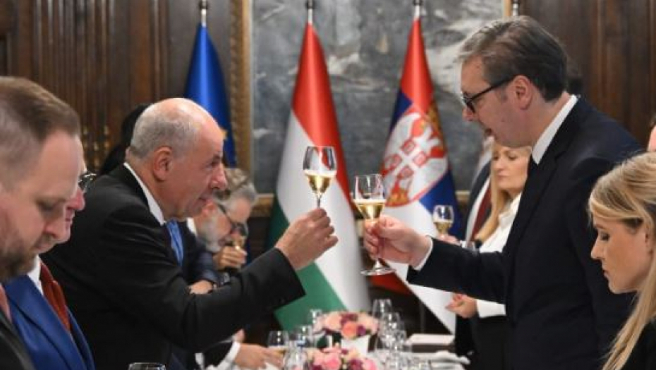 VUČIĆ PRIREDIO RUČAK U ČAST ŠUJOKA "Uvek nam je posebna čast i privilegija kada dođu gosti iz Mađarske"