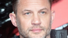 NE ZOVU GA VIŠE NI NA JEDNU SVADBU, A NIJE ZBOG TOGA ŠTO BI BIO LEPŠI I OD MLADOŽENJE Evo zašto Tom Hardi nije rado viđen gost na veseljima svojih prijatelja