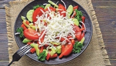 ŠOPSKA SALATA Omiljena salata nazvana po Šopima koje voli ceo Balkan