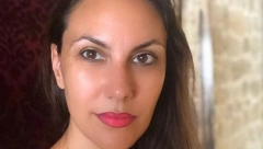 ANITA LAZIĆ NEUTEŠNA NA OČEVOJ SAHRANI! Ne dolazi sebi nakon smrti, evo kome je pala u zagrljaj!