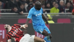 LUKAKU "OTRESAO" PAVLOVIĆA Belgijska zver uništila našeg štopera, a Napoli Milan (VIDEO)
