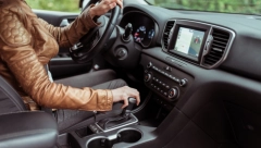 GREŠKA KOJU MNOGI VOZAČI PRAVE PRI ZAUSTAVLJANJU Ako ovako koristite automatski menjač uništavate auto