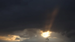 SVETLOSNI SPEKTAKL NA NEBU ZAPREPASTIO GRAĐANE Ilon Mask je odgovoran za ovaj fenomen, evo šta je zapravo u pitanju! (VIDEO)