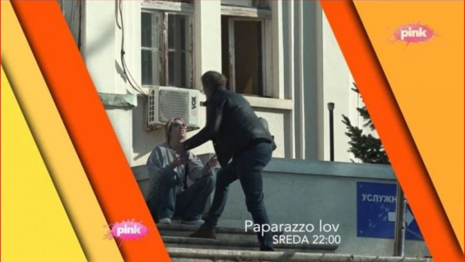 ISIDORA SEDI NA ULICI, A SERGEJ... Trifunović uhvaćen sa ženom nakon skandala, prolaznici šokirani! (FOTO)