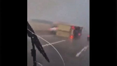 HOROR U ŠPANIJI! Tornado ruši kamione na auto-putu, poginulo najmanje 64 ljudi! Ljudi vrište: "Upiškio sam se od straha" (VIDEO)