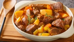 JUNEĆI GULAŠ RAJ ZA NEPCA Fenomenalan ručak u sočnom spoju mesa sa povrćem, za prave gurmane