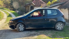 KAD SU REKLI POLOŽILI STE, MOJOJ SREĆI NIJE BILO KRAJA Baka Zorka dobila vozačku u 71. godini, i sad sa "puntom" juri dragačevskim putevima