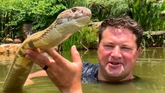 POPULARNI JUTJUBER UMRO U 45.GODINI NAKON UJEDA ZMIJE: Supruga 'južnoafričkog Stiva Ervina' saopštila tužne vesti (VIDEO)