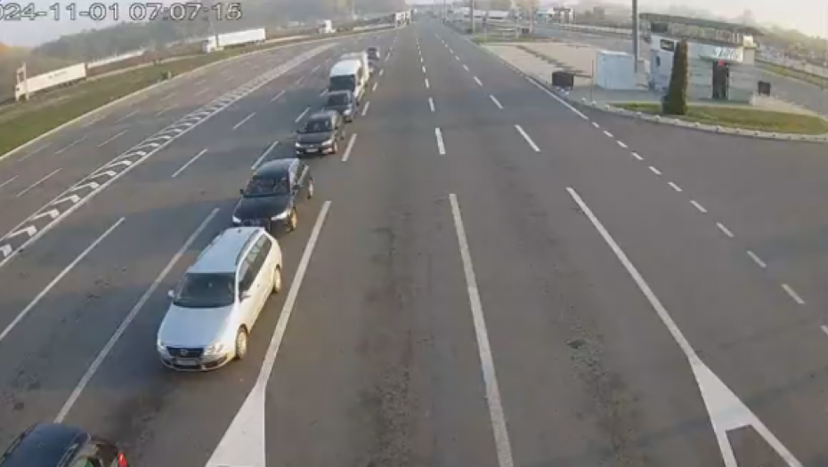 NAORUŽAJTE SE STRPLJENJEM! Na ovom prelazu čeka se čak šest sati! (FOTO)