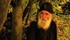 ''RODITELJI, PRAVITE NESPOSOBNU DECU, PUSTITE IH DA...'' Starac Pajsije upozorava da su ovo ključne greške u vaspitanju dece!