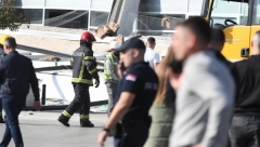 MUČNE SCENE U NOVOM SADU! Teško povređenoj osobi amputirane noge, dvoje ljudi ispod ruševina: Akcija spasavanja traje nekoliko sati!