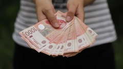 STIŽE JOŠ 10.000 DINARA DRŽAVNE POMOĆI Prijave traju do 5 decembra, proverite da li ste na spisku