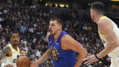 POTEZ KOJI OSTAVLJA BEZ DAHA Nova Jokićeva magija o kojoj bruji NBA liga (VIDEO)