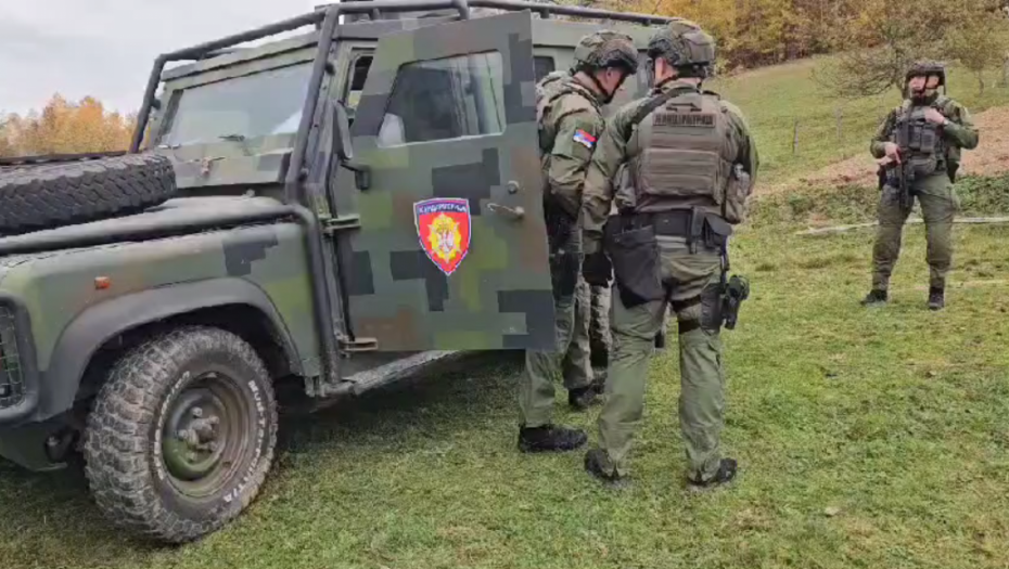 ŽANDARMERIJA SA PSIMA POD PUNOM OPREMOM Da li se ovde krije dvostruki ubica Alija Balijagić? (VIDEO)