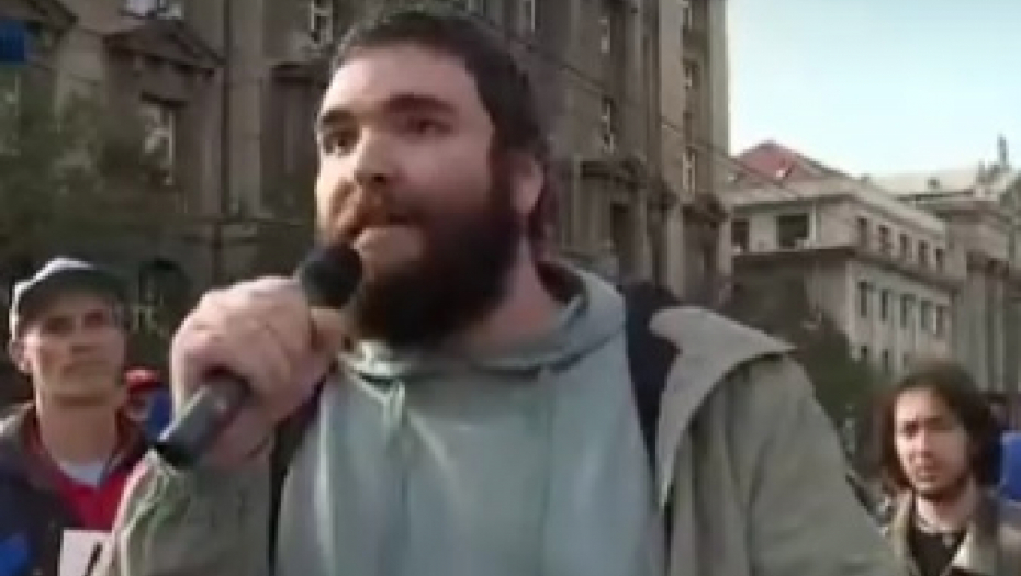 OPOZICIJA PRIZNALA POLITIČKO LEŠINARENJE Protesti nisu mogli da sačekaju da prođe Dan žalosti, upućene zastrašujuće poruke (VIDEO)
