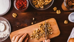 ŠTA URADITI SA GORKIM ORASIMA? Jednostavan trik će im vratiti lep ukus i spasiti vaše kolače