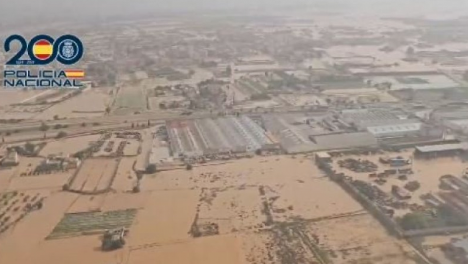 POPLAVE RAZORILE ZEMLJU: Stravične scene pre i posle horora slamaju srca! (VIDEO)