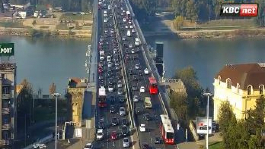 NA BRANKOVOM MOSTU VOZILA MILE! Naoružajte se strpljenjem ovog jutra! (FOTO)