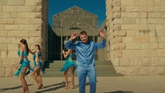 "NACIONALNA SRAMOTA CRNE GORE" Ljudi besni zbog albanskog pevača, zgroženi ovim kadrovima: "Njegoš se prevrće u grobu"