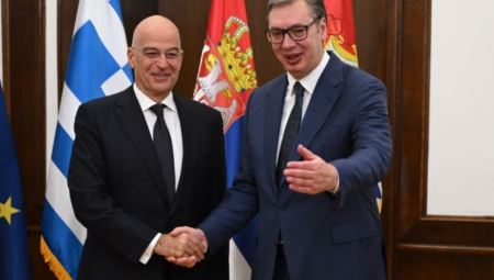 VUČIĆ SE SASTAO SA NIKOLAOSOM DENDIJASOM Predsednik sa  ministrom nacionalne odbrane Republike Grčke razgovarao o važnim temama
