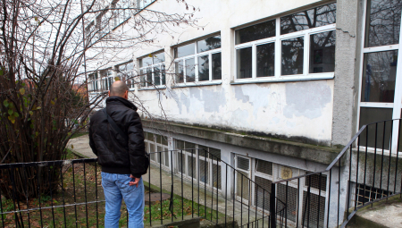 DELILI SNIMAK INTIMNOG ODNOSA SA DRUGARICOM PO CELOJ ŠKOLI Dvojici dečaka iz Jagodine preti do tri godine robije