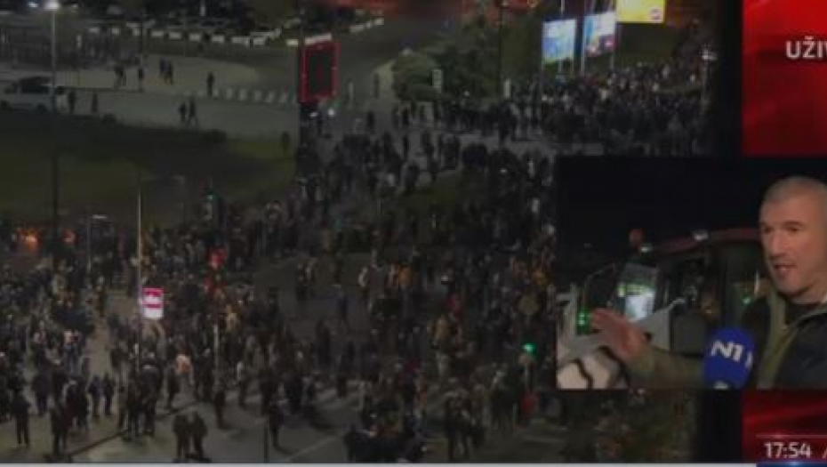 DOŠAO SA CISTERNOM PUNOM FEKALIJA! Planira da je istovari ispred gradske kuće (VIDEO)