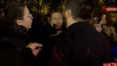NOVOSAĐANKE OTERALE EKIPU N1:  Dosta je bilo vaše predstave, napolje bre odavde! Vi ste antisrbi! (VIDEO)