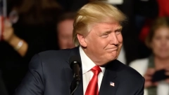 TOČAK SREĆE SE OKREĆE, TRAMPU SE SMEŠI BRK: Sud odložio konačnu odluku o presudi američkom predsedniku, saga o Stormi Danijels se nastavlja!