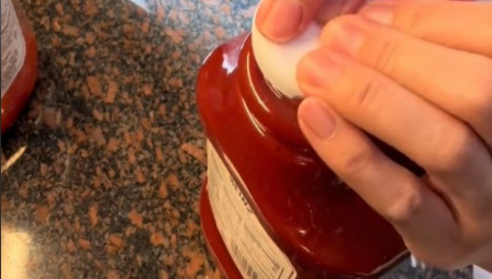 VEĆINA SRBA OMILJENU NAMIRNICU OTVARA POGREŠNO Tajna je u poklopcu, evo kako da to uradite! (VIDEO)