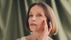 SAKRIJTE GODINE SA LICA Ovaj vitamin je zlata vredan za žene starije od 50 godina, briše bore i zateže kožu