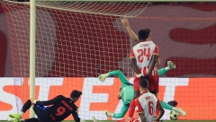 ZVEZDA NA KOLENIMA Blickrig Barselone (VIDEO)
