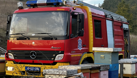 OSTAVIO KAUČ U PRIRODI A POTOM GA ZAPALIO Izbio požar u Ovčarsko-kablarskoj klisuri