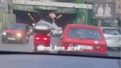 DRAMA U TERAZIJSKOM TUNELU: Vozač 'juga' i motociklista u sukobu! Šta se zapravo desilo? (VIDEO)