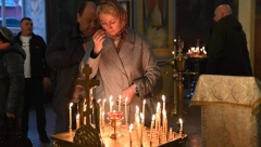 BRATSKA PODRŠKA STIŽE IZ VOLGOGRADA: Molitve i sveće za nastradale u Novom Sadu (FOTO)