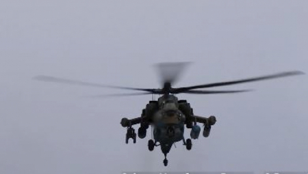RUSKI HELIKOPTERI PREPLAVILI NEBO IZNAD KURSKA! Pogledajte kako su piloti uništili neprijateljske položaje! (VIDEO)