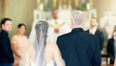 NAPRAVIO SAM KLJUČNU GREŠKU NA VENČANJU SVOJE ĆERKE Taman smo krenuli ka oltaru, a onda sam shvatio šta sam zaboravio