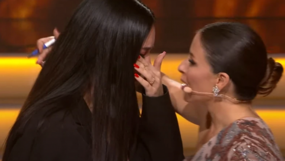 DRAMA U ZVEZDAMA GRANDA! Takmičarku rasplakao žiri, slomila se zbog ovih reči, voditeljka je tešila