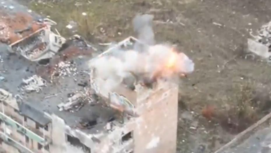 TAKTIČKI UDAR NA KOMANDNO MESTO UKRAJINACA Objavljen snimak uništenja iz prvog lica u razrušenom Harkovu (VIDEO)