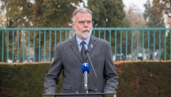 MINISTAR RISTIĆ POLOŽIO VENAC NA GROBLJU KOMONVELTA (FOTO)