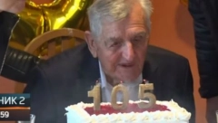 NIGDE NE IDE BEZ DRVENE ČUTURICE Đorđo Ostović (105) tvrdi da je ovo recept za dug život